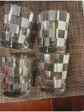 Set of 4 Silver White Checkered glasses